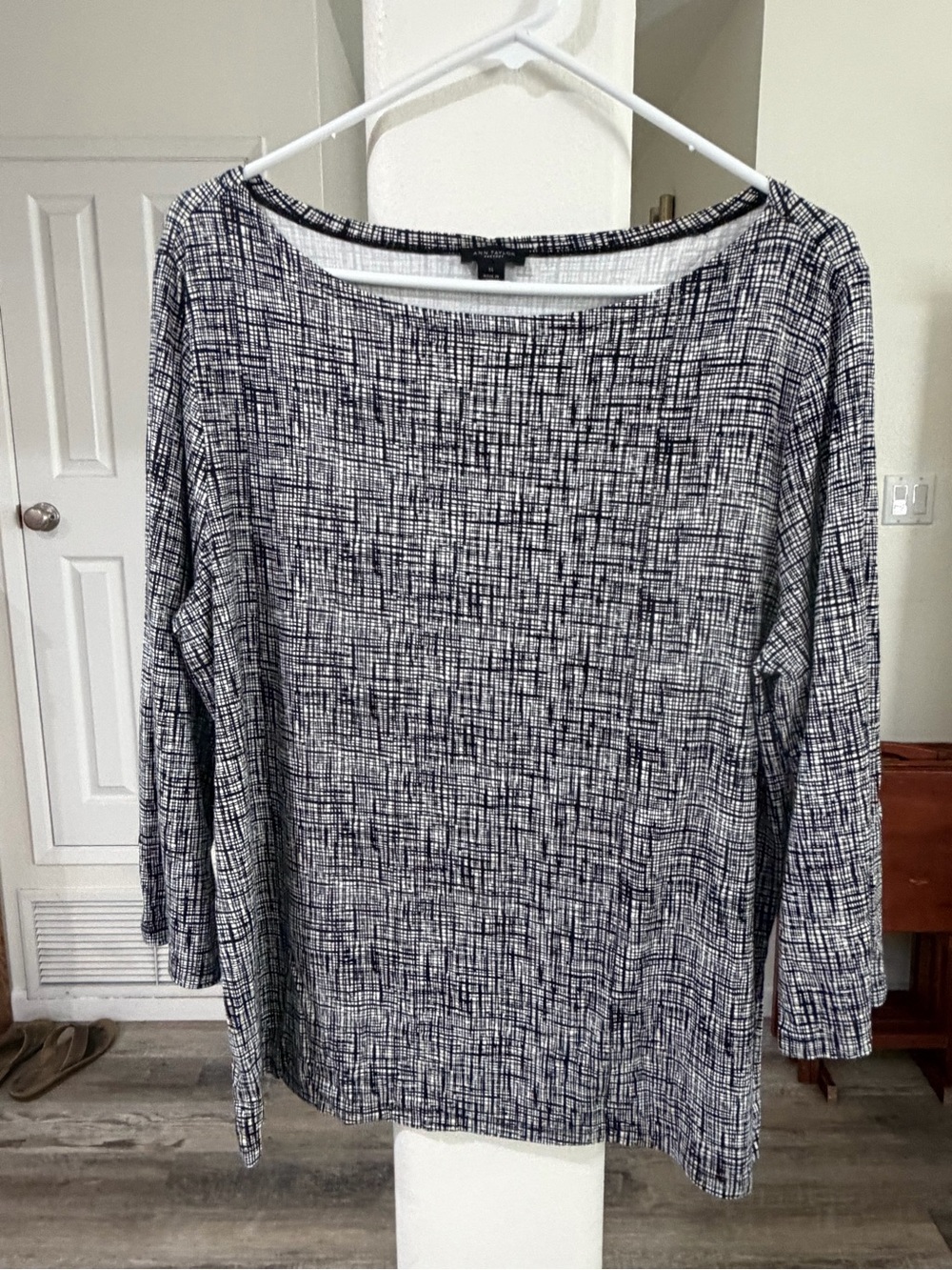 Ann Taylor Black and White Patterned Long Sleeve Tee